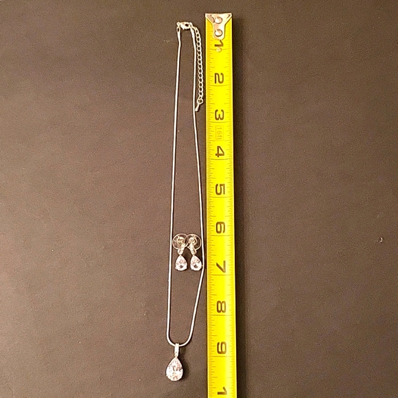 NEW Crystal Teardrop Necklace  & Earrings Set! - Picture 10 of 11